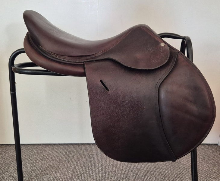 Butet Classic Jump Saddle 17"628632392239391128