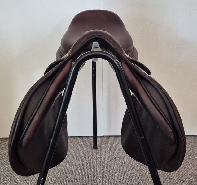 Butet Classic Jump Saddle 17"62863239223939113