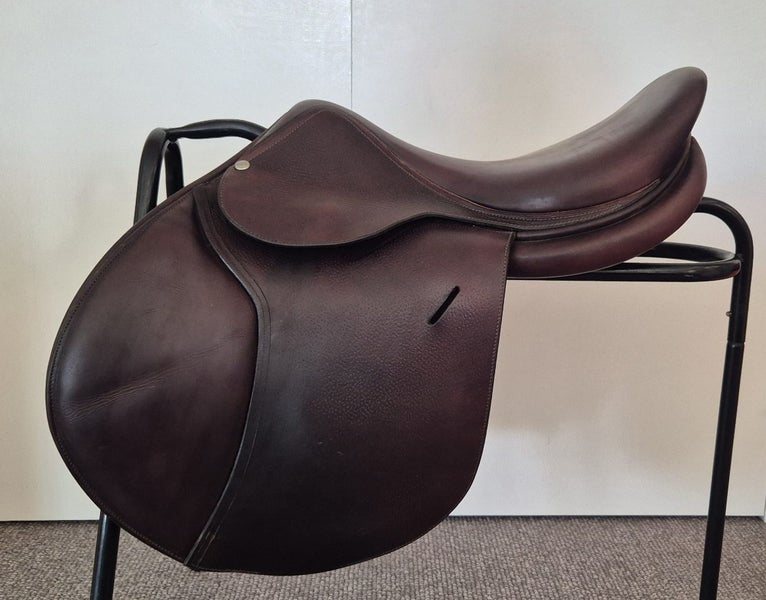 Butet Classic Jump Saddle 17"62863239223939114