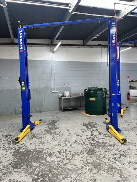 Hoist-summit Carousel 1