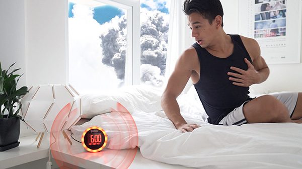 Oricom Wake ‘N’ Shake Loud Alarm Clock with Shaker Carousel 2