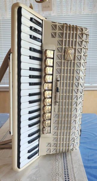 Accordion64141723856258113