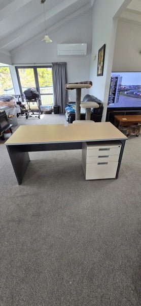 Solid Large office desk and drawer set Carousel 1