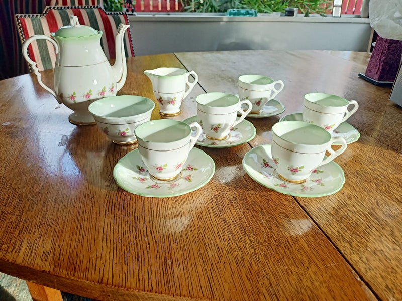 Pretty Royal Stafford tea/coffee set Carousel 1