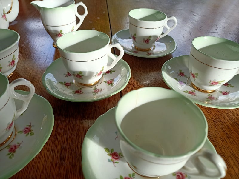 Pretty Royal Stafford tea/coffee set Carousel 2