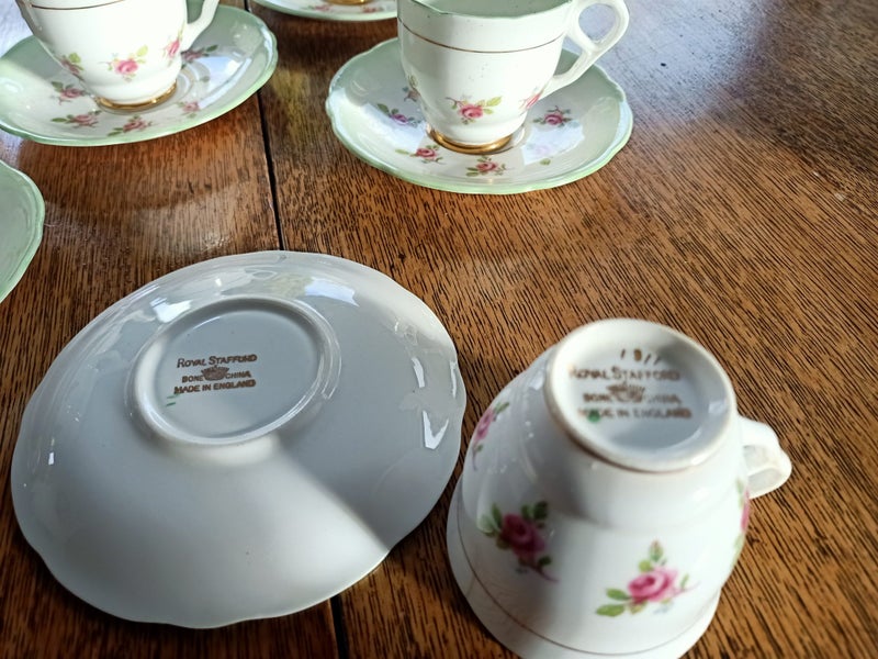 Pretty Royal Stafford tea/coffee set Carousel 3