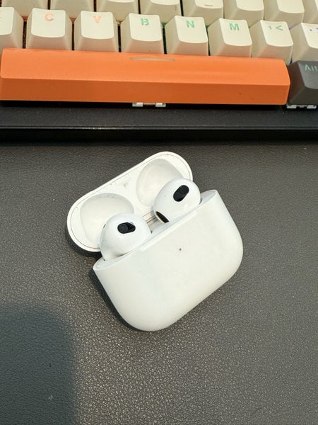 Apple AirPods 3 Carousel 1