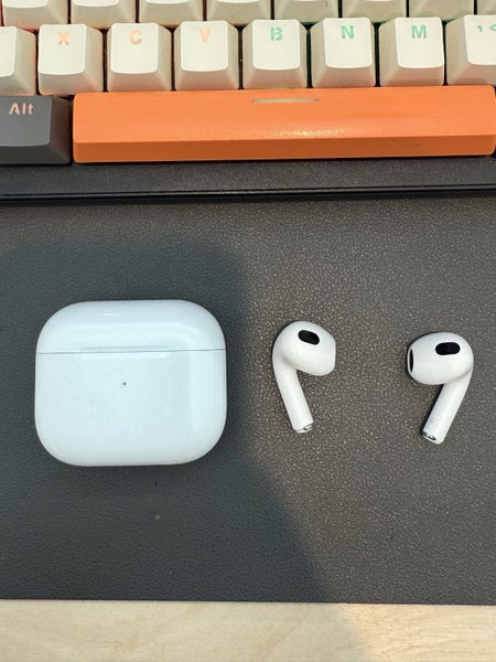 Apple AirPods 3 Carousel 2
