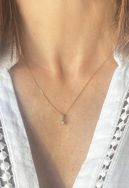 Diamond Solitaire Pendant with 9 Carat Gold Chain Carousel 1