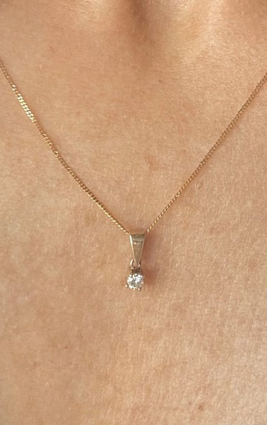 Diamond Solitaire Pendant with 9 Carat Gold Chain Carousel 2
