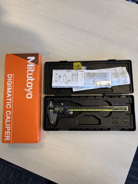 Mitutoyo Digital Caliper 200mm/8" 0.01mm/ .0005" 500-197-30 Carousel 1