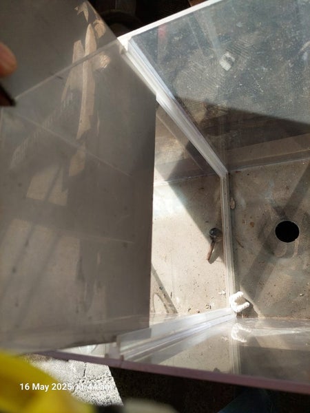 Flow tank with weirs Carousel 12