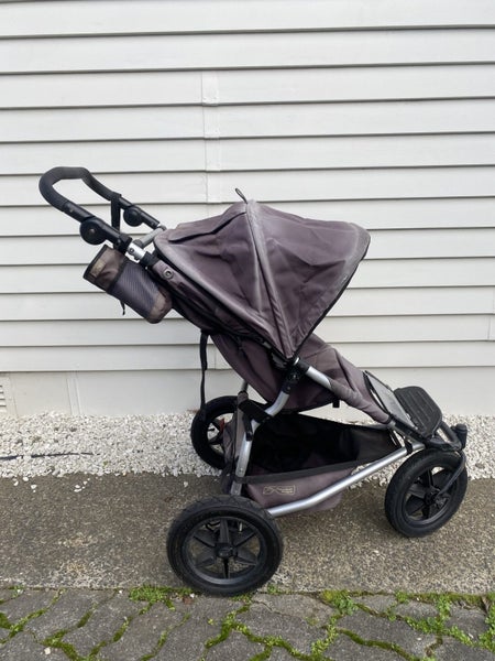 Mountain Buggy Urban Jungle Carousel 1