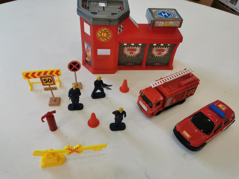 Awesome Fire Station Play Set (B4) Carousel 1