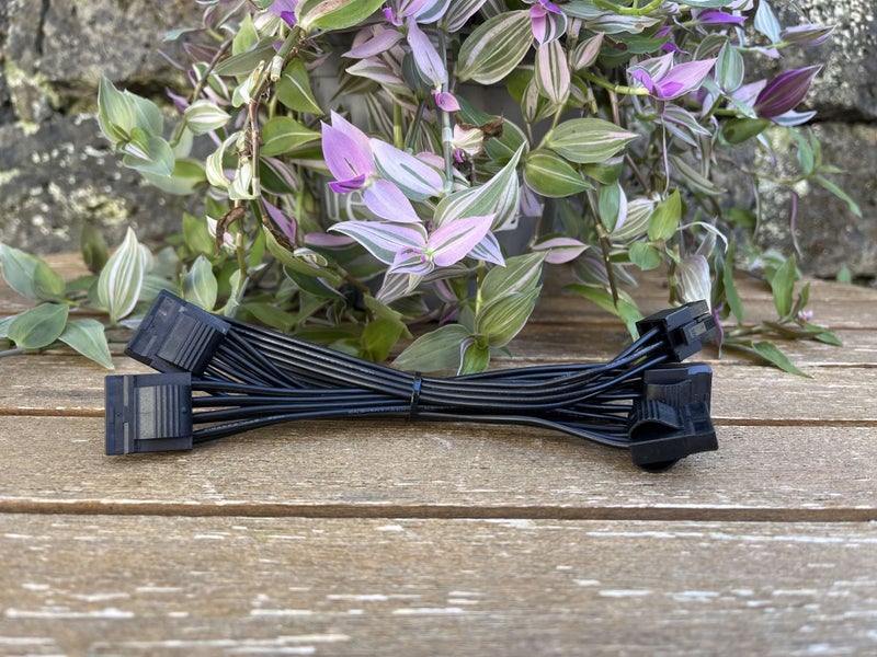 Corsair RM Series 6 Pin Male To 4 X 4 Pin Female Molex IDE Connectors Carousel 1