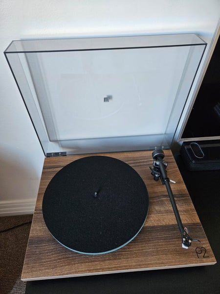 Rega Planar 2 Turntable .Walnut. Carousel 1