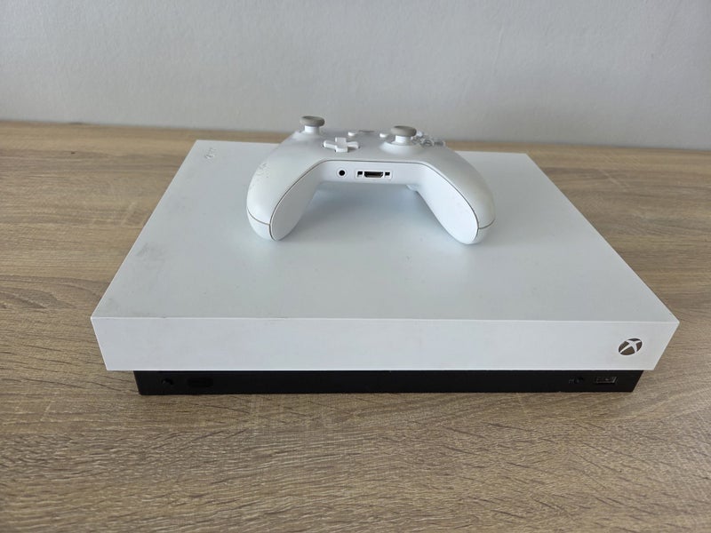 Xbox One X Console + Controller Carousel 1