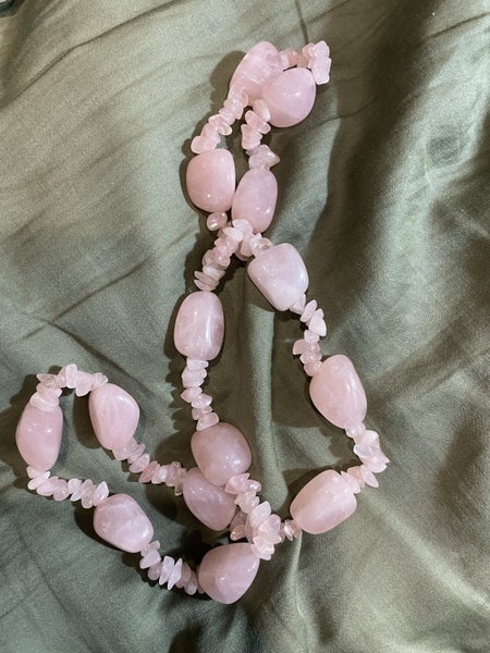 Rose ?? quartz necklace. Carousel 1
