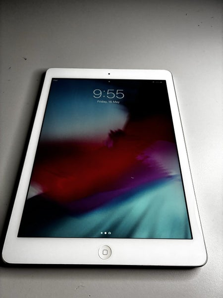 IPAD AIR-FANTASTIC CONDITION62863221915779112