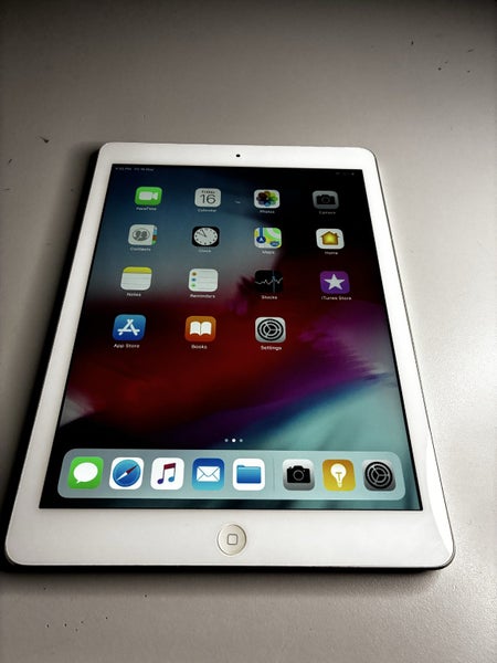IPAD AIR-FANTASTIC CONDITION62863221915779114