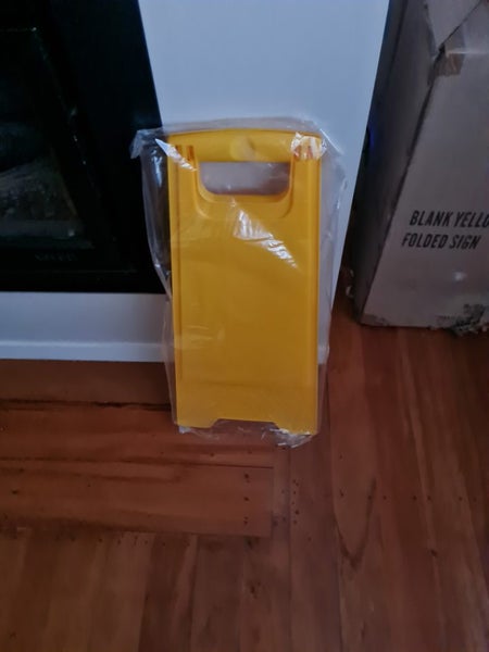 Blank yellow folded signs x20. Carousel 2