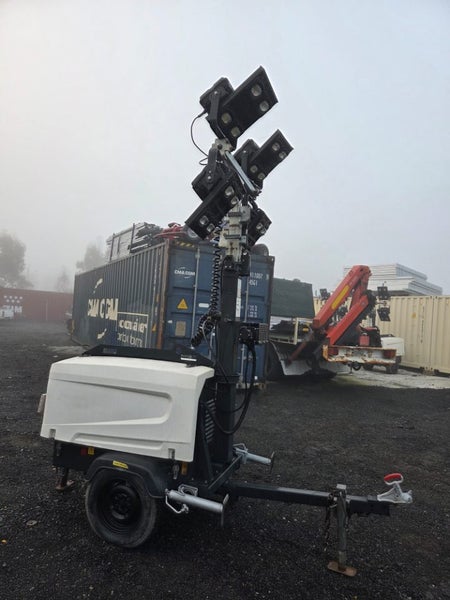 Atlas Copco V +5 Diesel Light Tower Carousel 1