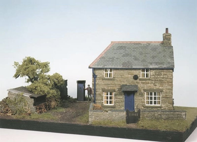 Wills Farm Cottage Scene OO Gauge Craftmans Kit Carousel 2