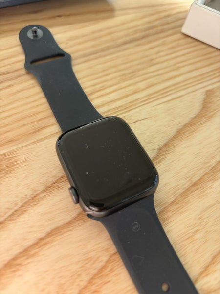 Apple Watch Series 6 (44mm) – Space Grey Aluminium Case Carousel 1
