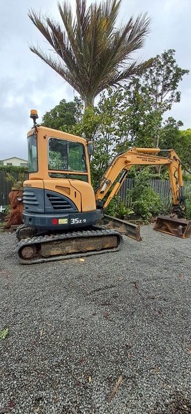 Hyundai excavator and truck Carousel 1