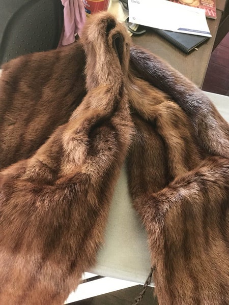 Cynara fur stole Carousel 2