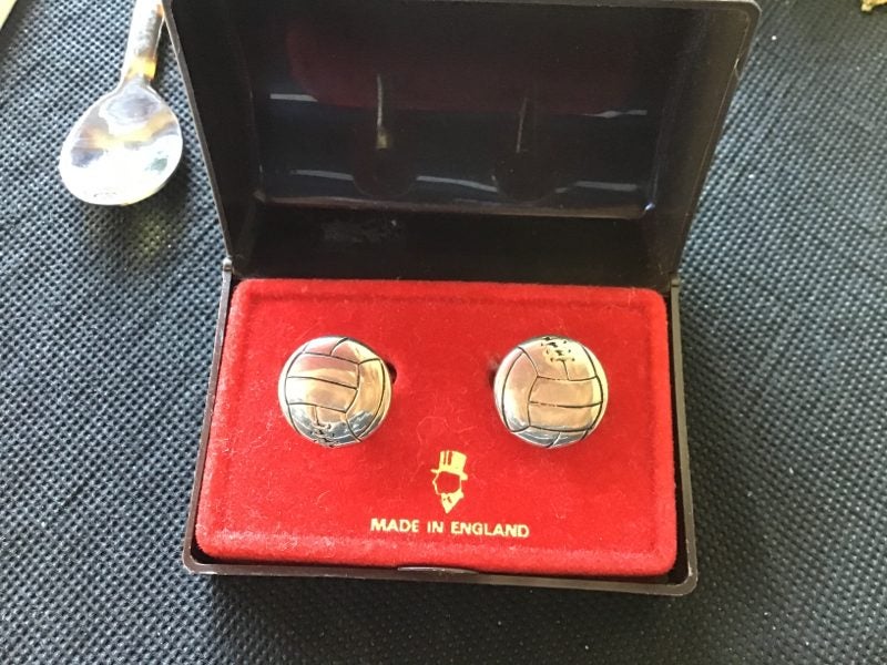 Cuff links Carousel 1