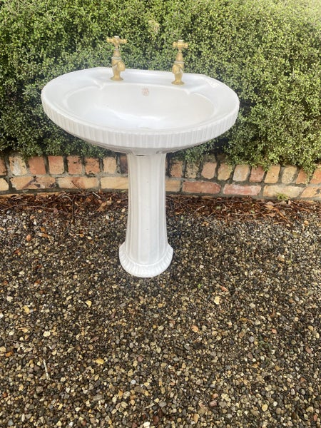 Toilet and basin Carousel 5