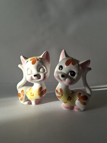 Vintage cat salt and pepper shakers Carousel 1