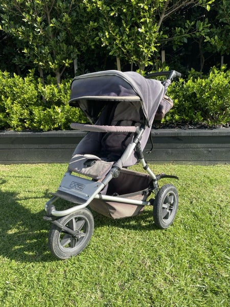 Mountain Buggy Urban Jungle + Bassinet + Carrycot Carousel 2