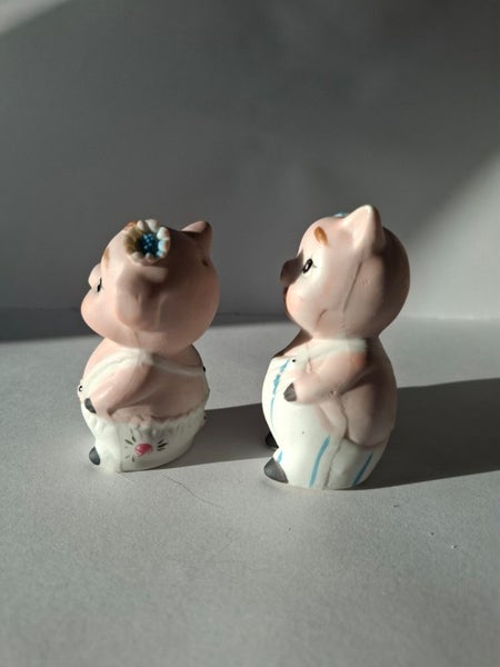Vintage pig salt and pepper shakers Carousel 2