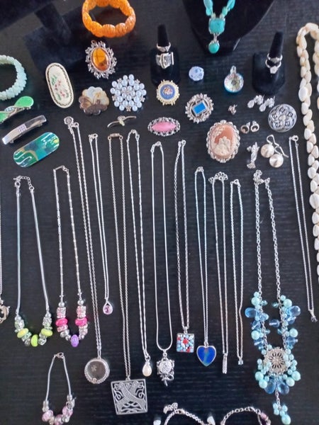 ESTATE SALE - Vintage Jewellery Collection Carousel 1