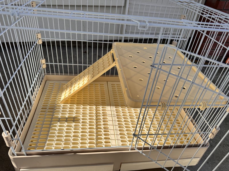 Guinea pig hutch Carousel 1