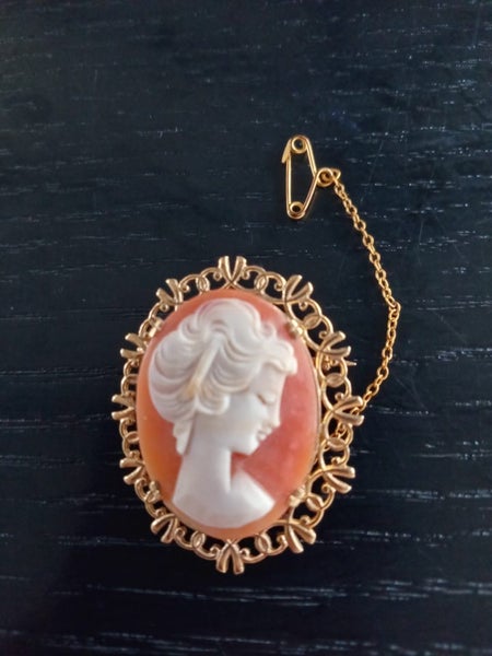 Estate Sale Antique - 9CT Large Cameo Brooch Carousel 1