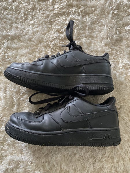 NIKE AIR FORCE 1 - size UK 3.5 Carousel 1