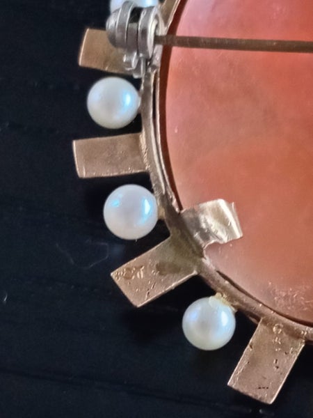 ESTATE SALE - ANTIQUE 15CT CAMEO BROOCH Carousel 8