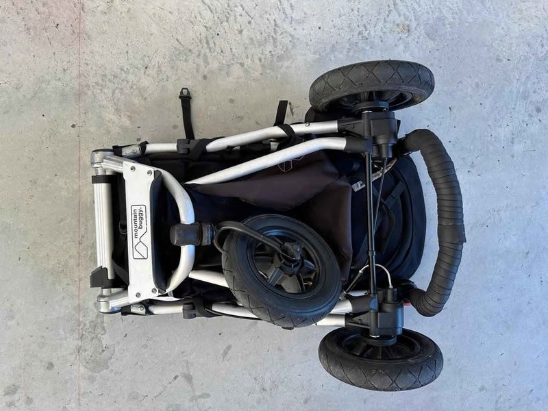 Mountain Buggy Swift pram Carousel 4