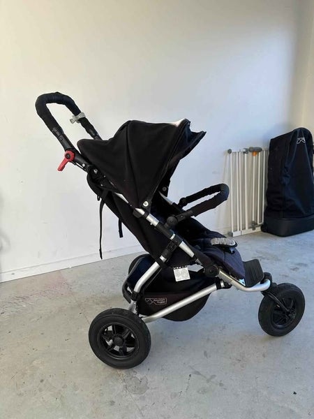Mountain Buggy Swift pram Carousel 1