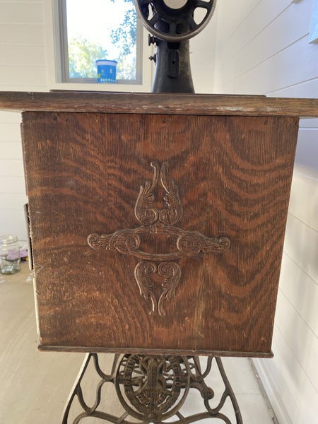 Singer sewing machine: an oldie but a goodie Carousel 6