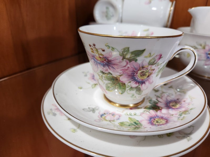 Tea set(royal doulton) Carousel 4