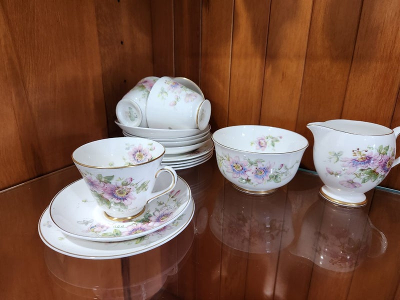 Tea set(royal doulton) Carousel 1