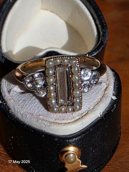 Victorian 18ct Gold Mourning Ring with Seed Pearls & Sapphires 3.34gm Carousel 1