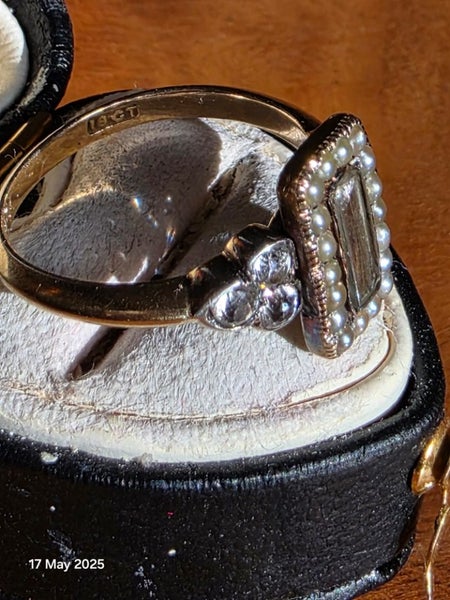 Victorian 18ct Gold Mourning Ring with Seed Pearls & Sapphires 3.34gm Carousel 14