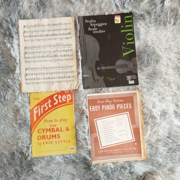 Music sheets Carousel 2