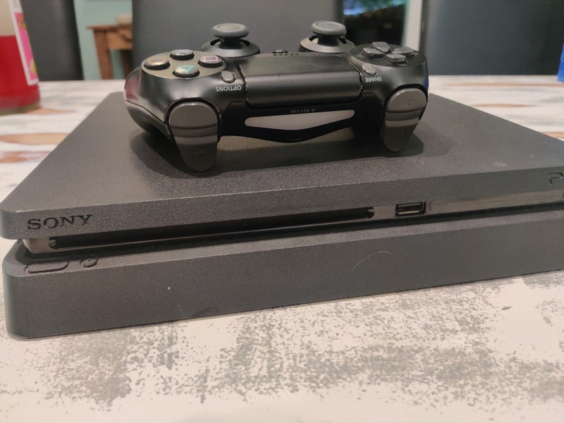 PS4 Slim 2018 Carousel 2