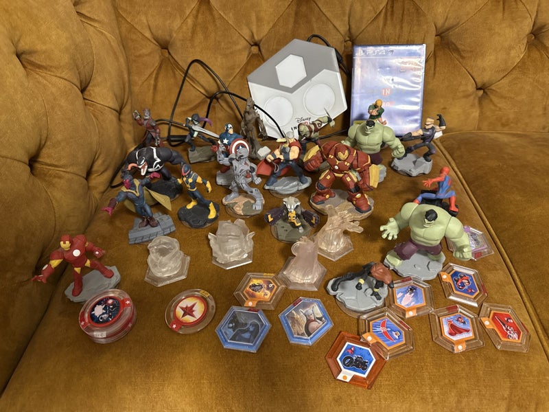 Disney infinity figures lot Marvel 2.0 and 3.0 collectibles Carousel 1